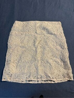 verty White Beaded Lace Mini Skirt